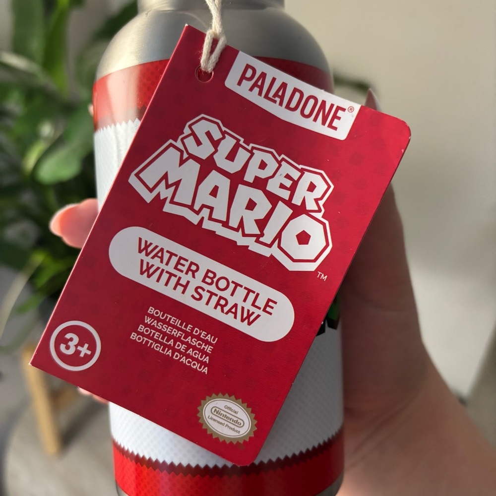 Super Mario Water Bottle - Picture 5 of 8
